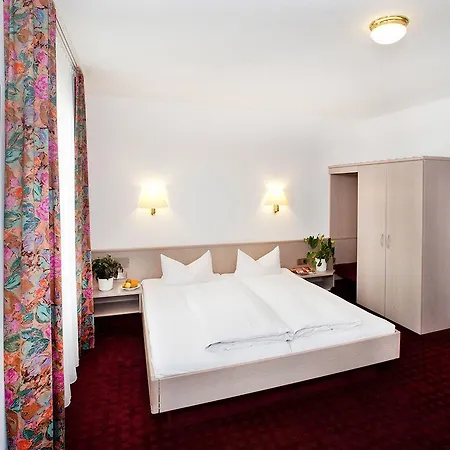 בית הארחה Kreuz Gaestehaus Und Lauchertbar Mit Terrasse